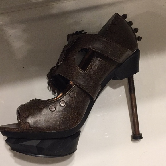 Shoes - Picture 2 of 4